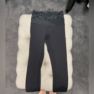 Lululemon size 4 leggings mid calf/ capri style in GREAT CONDITION, no p…